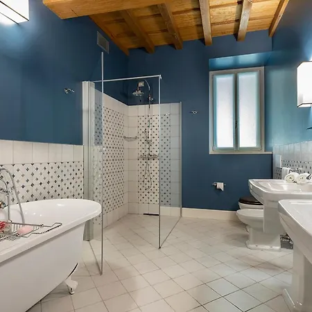 Isola Bella Apartments, Ninfea סטרסה